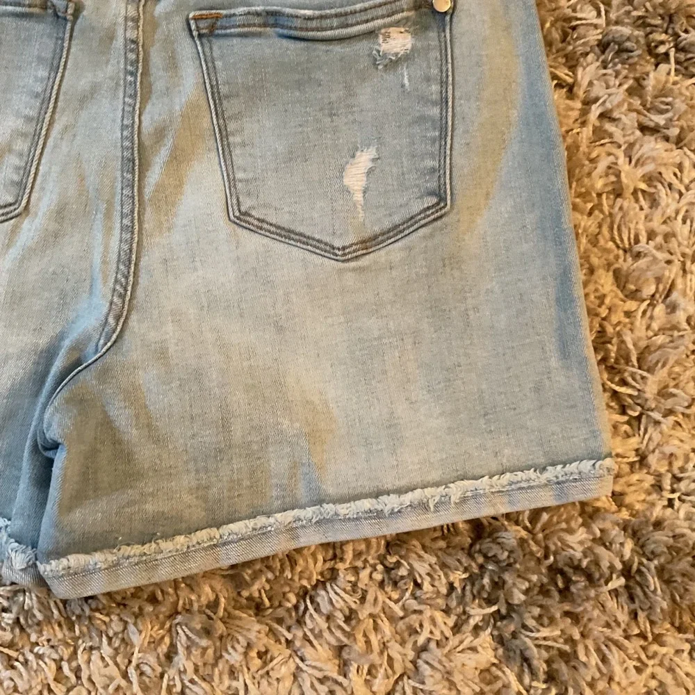 Judy Blue High Rise Distressed Button Fly‎ Denim Shorts Light Wash Women Large